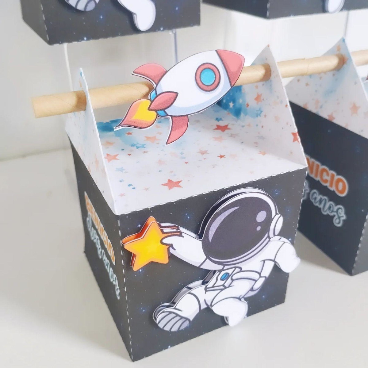 Kit 10 caixinhas Canudo Personalizada – Tema Astronauta